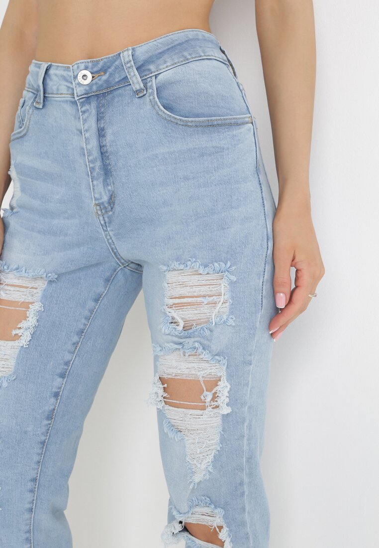 Jasnoniebieskie Jeansy Mom Fit z Wysokim Stanem i Dużymi Dziurami Brucie