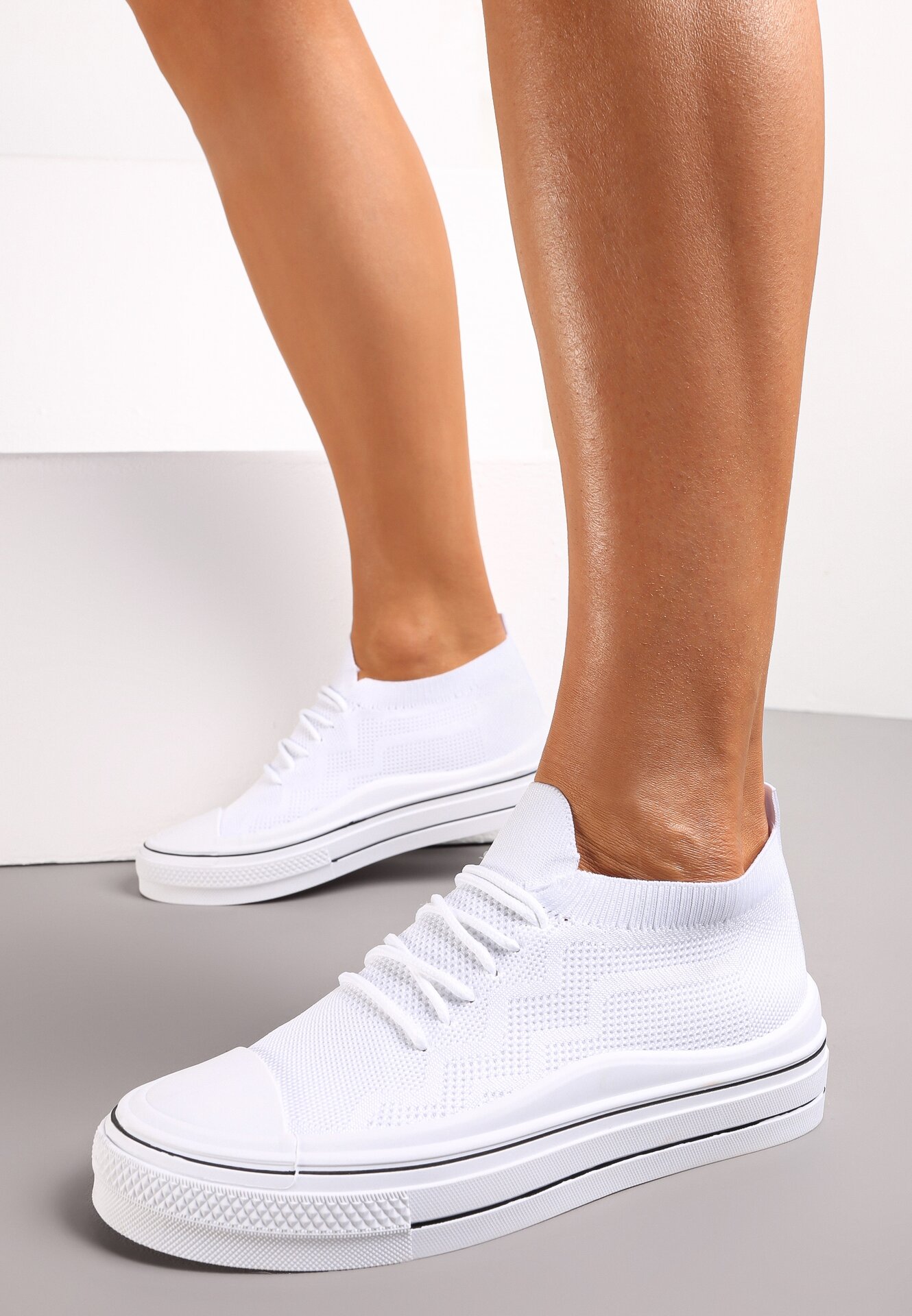 Białe Trampki z Elastyczną Cholewką z Perforacją Ellivia