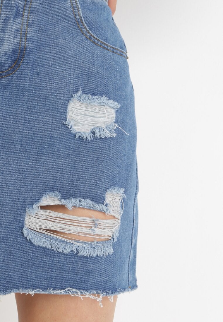 Niebieska Jeansowa Spódnica z Postrzępionym Dołem i Dziurami Eglantine