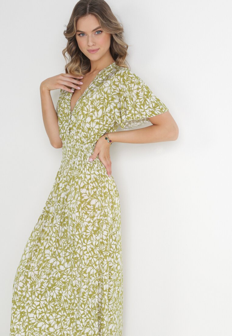 Jasnozielona Sukienka Maxi z Gumką w Talii i Kopertowym Dekoltem w Kwiaty Alaegha