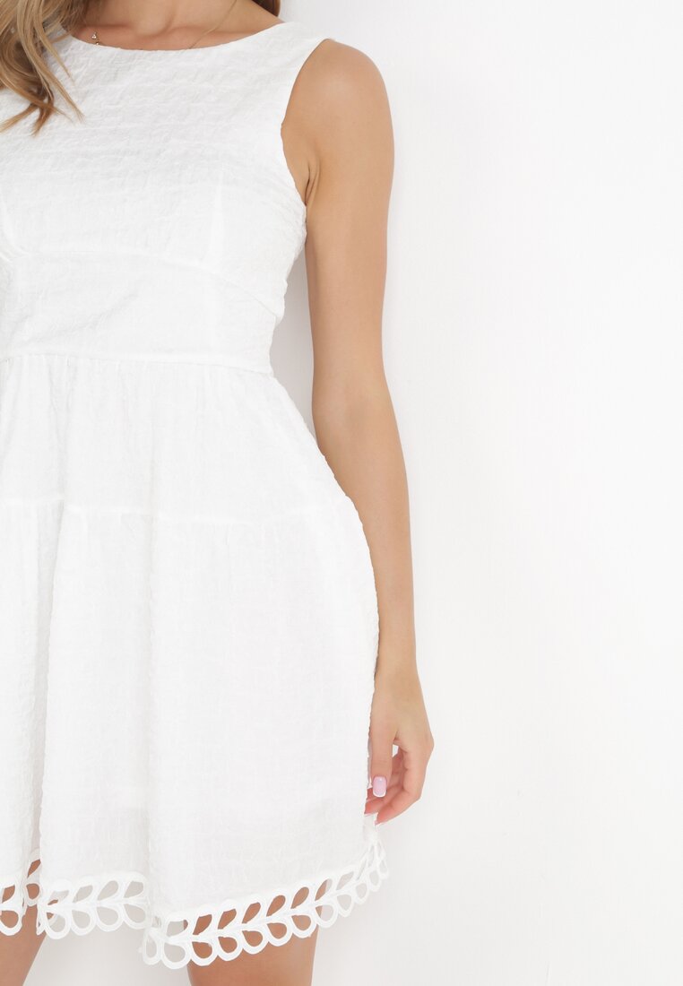 Biała Taliowana Sukienka Mini z Ozdobną Koronką Veronisa