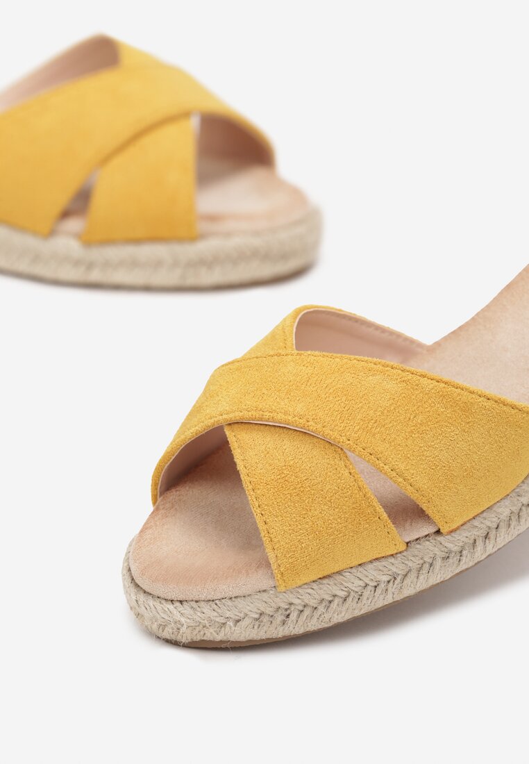 Żółte Sandały na Plecionej Koturnie z Otwartym Noskiem Lillona