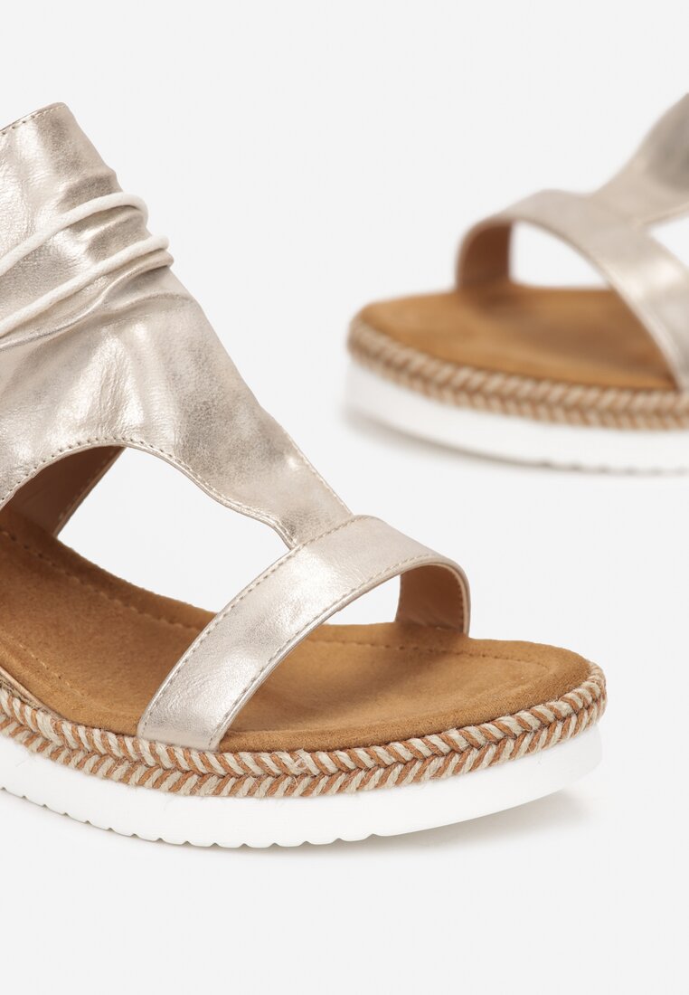 Beżowe Sandały na Koturnie z Ozdobnym Wiązaniem Chenlia