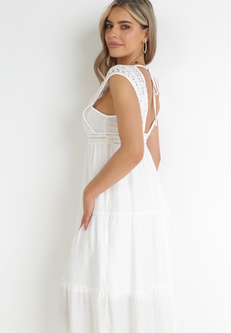 Biała Rozkloszowana Sukienka Maxi z Szydełkową Górą i Falbanką Wakima