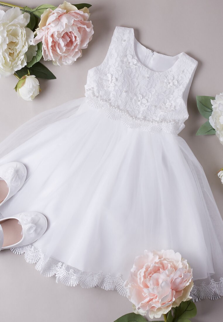 Biała Sukienka Udekorowana Koronkowymi Kwiatkami Ainhara