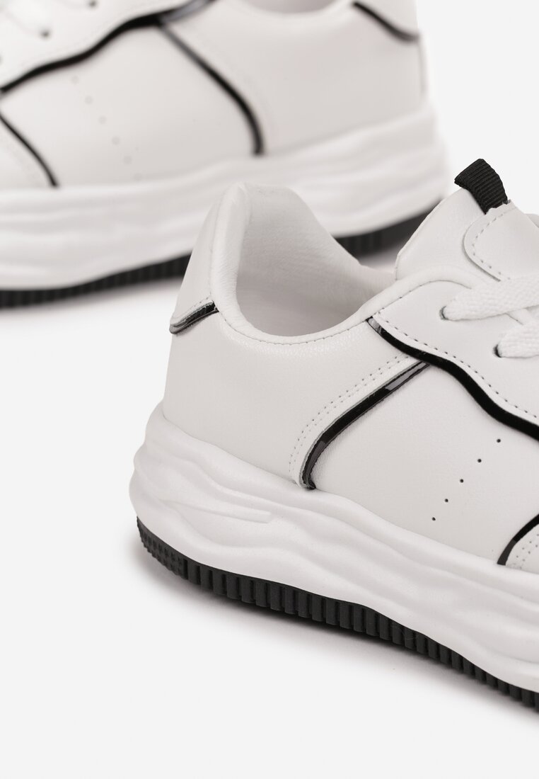 Białe Sneakersy na Grubej Podeszwie z Modnymi Przeszyciami Persentha