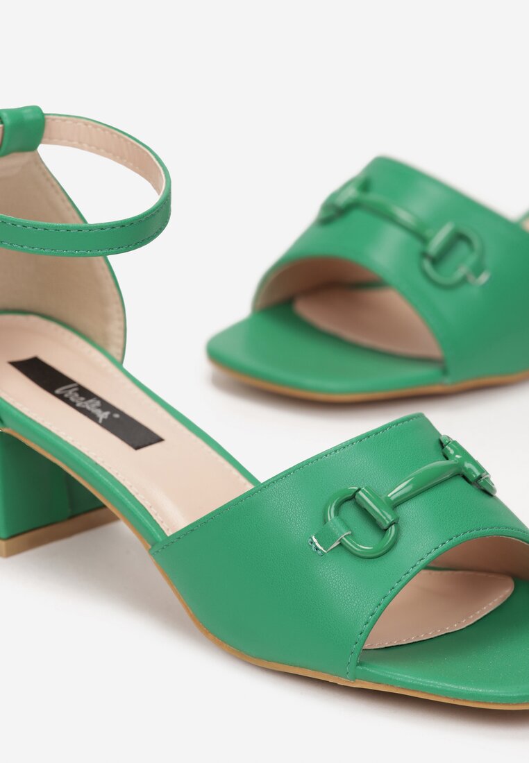 Zielone Sandały na Niskim Słupku z Kwadratowym Noskiem i Klamerką Coraial