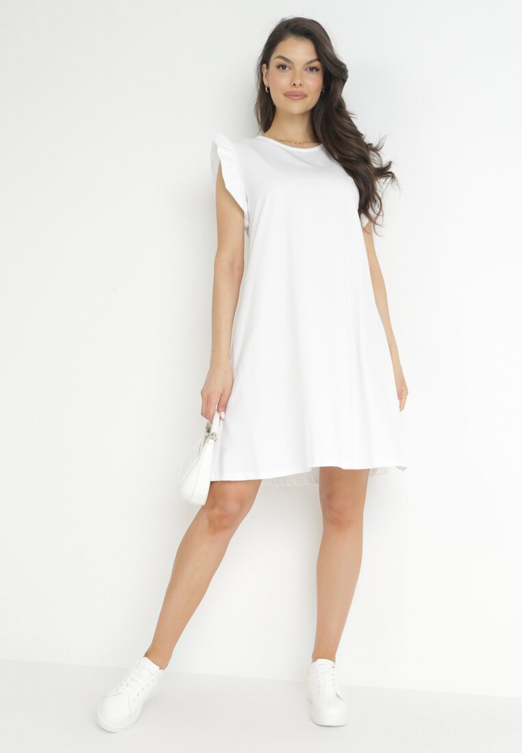 Biała Rozkloszowana Sukienka z Falbankami Przy Ramionach Rainthe