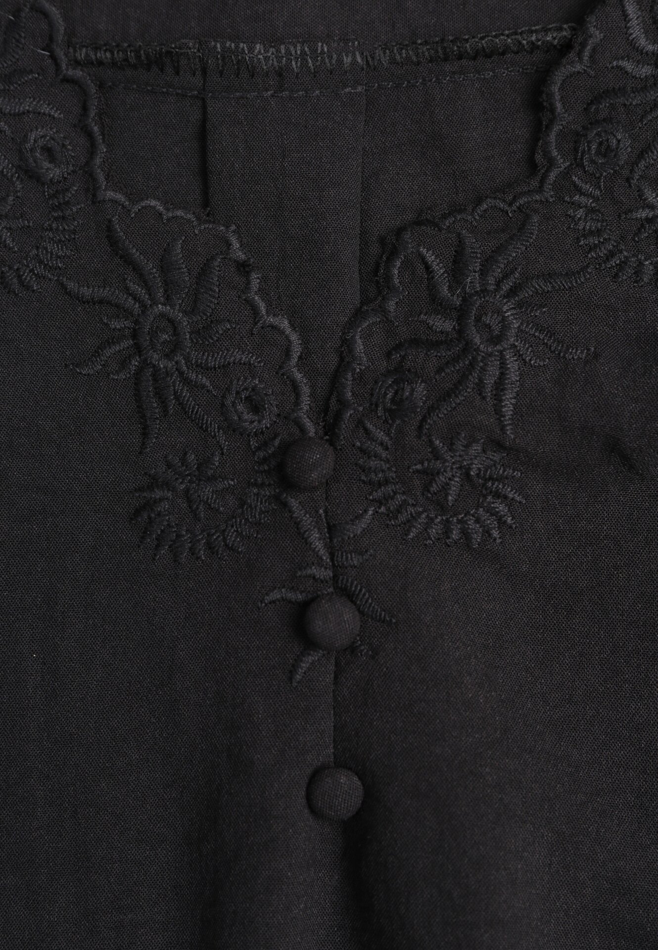 Czarna Bluzka z Krótkimi Rękawami i Ozdobnym Haftem Emmania