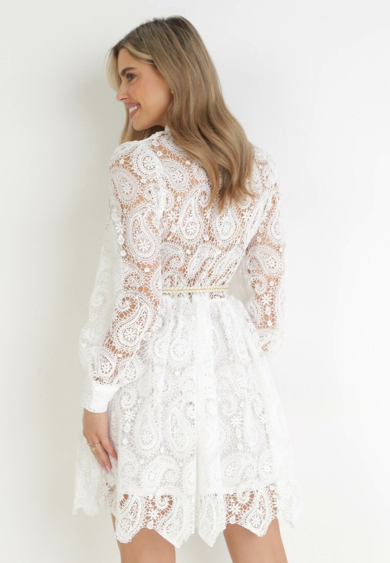 Biała Koronkowa Sukienka z Plecionym Paskiem Ilvila