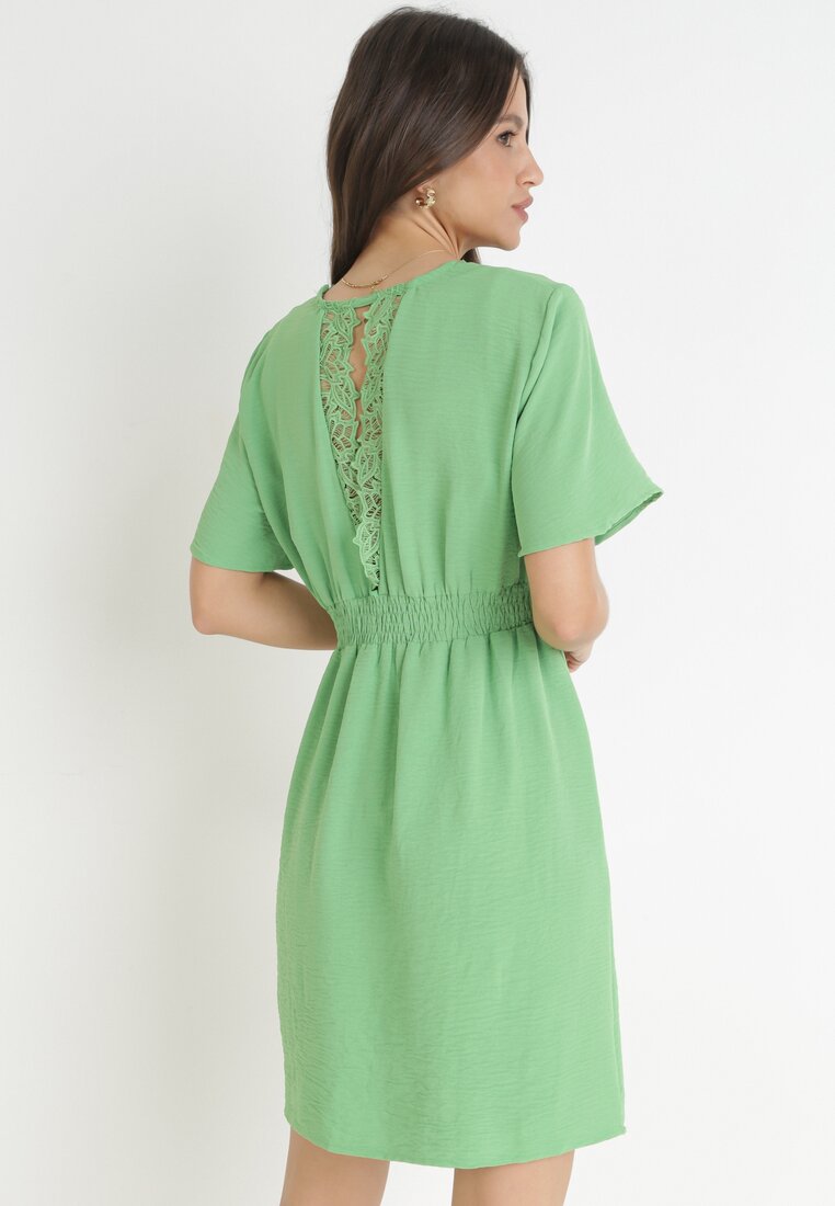 Zielona Rozkloszowana Sukienka Mini z Koronkowymi Wstawkami Setaya