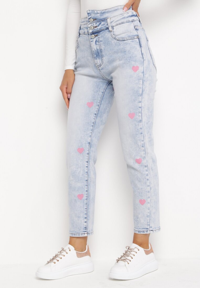 Jasnoniebieskie Jeansy Mom Fit w Serduszka Irothy