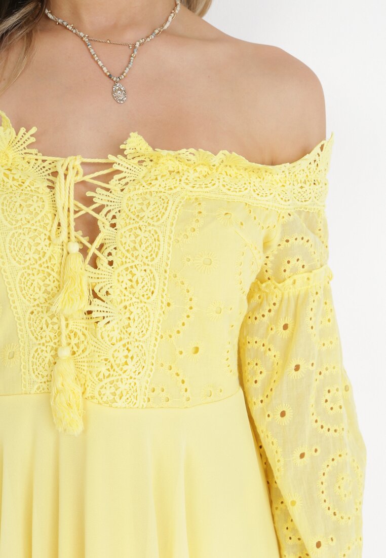 Żółta Sukienka Mini ze Sznurowaniem Ozdobiona Koronką Olymetina
