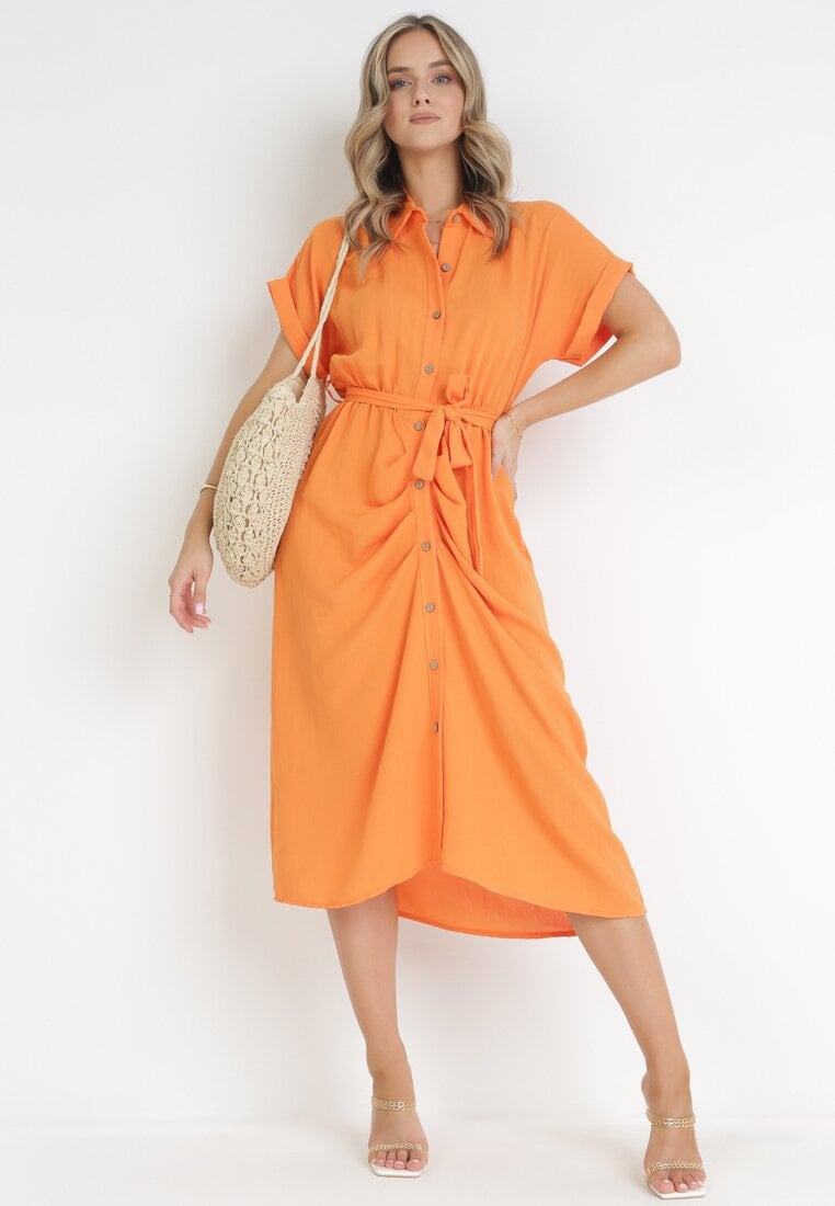 Pomarańczowa Koszulowa Sukienka Midi z Gumką w Talii i Materiałowym Paskiem z Wiskozy Skeisa