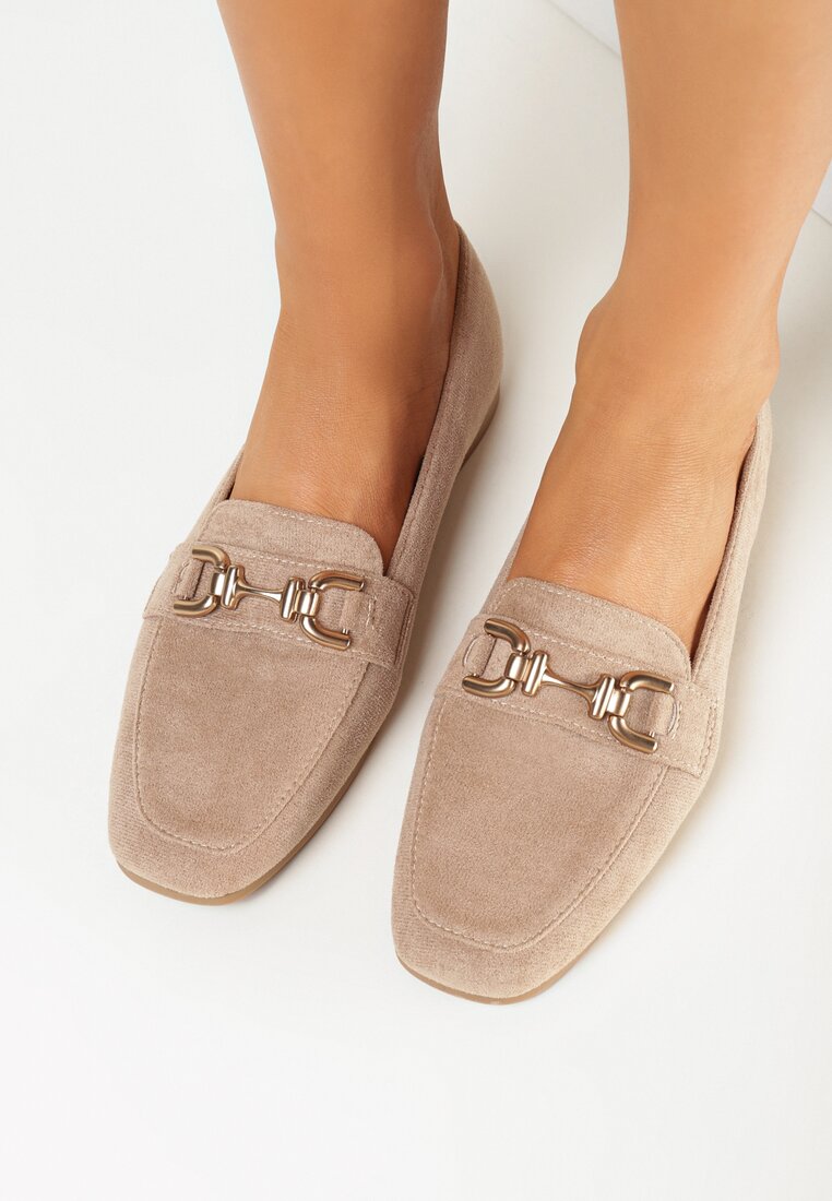 Ciemnobeżowe Mokasyny na Płaskiej Podeszwie z Metalową Ozdobą Zivris