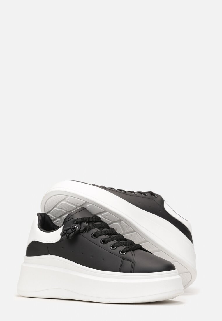 Czarno-Białe Sneakersy na Grubej Podeszwie z Naszywką Chonris
