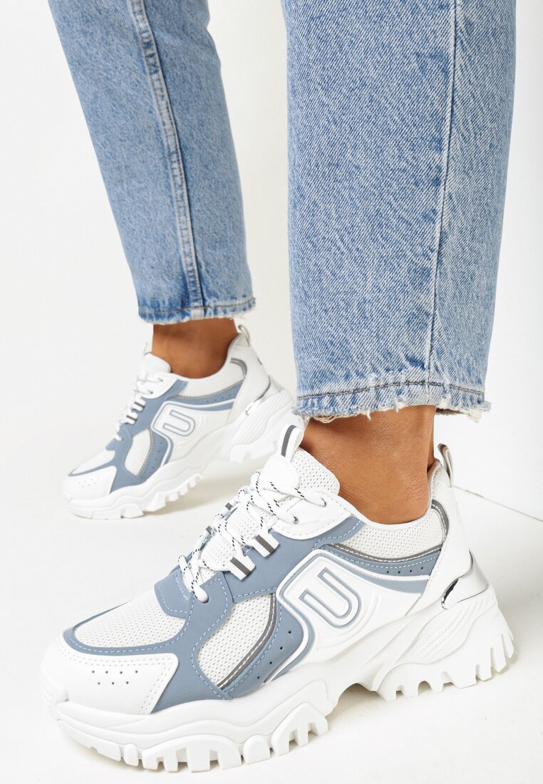 Białe Sznurowane Sneakersy na Płaskiej Grubej Podeszwie z Metalową Ozdobną Wstawką Pranna