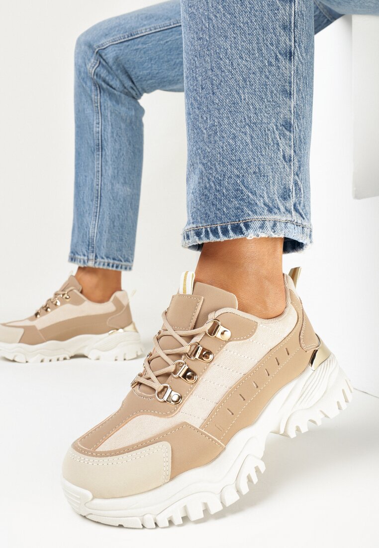 Ciemnobeżowe Sneakersy na Grubej Płaskiej Podeszwie z Cholewką przed Kostkę i Metaliczną Wstawką Umaia