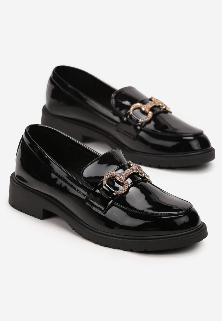 Czarne Lakierowane Mokasyny z Klamrą w Cyrkonie Kililah