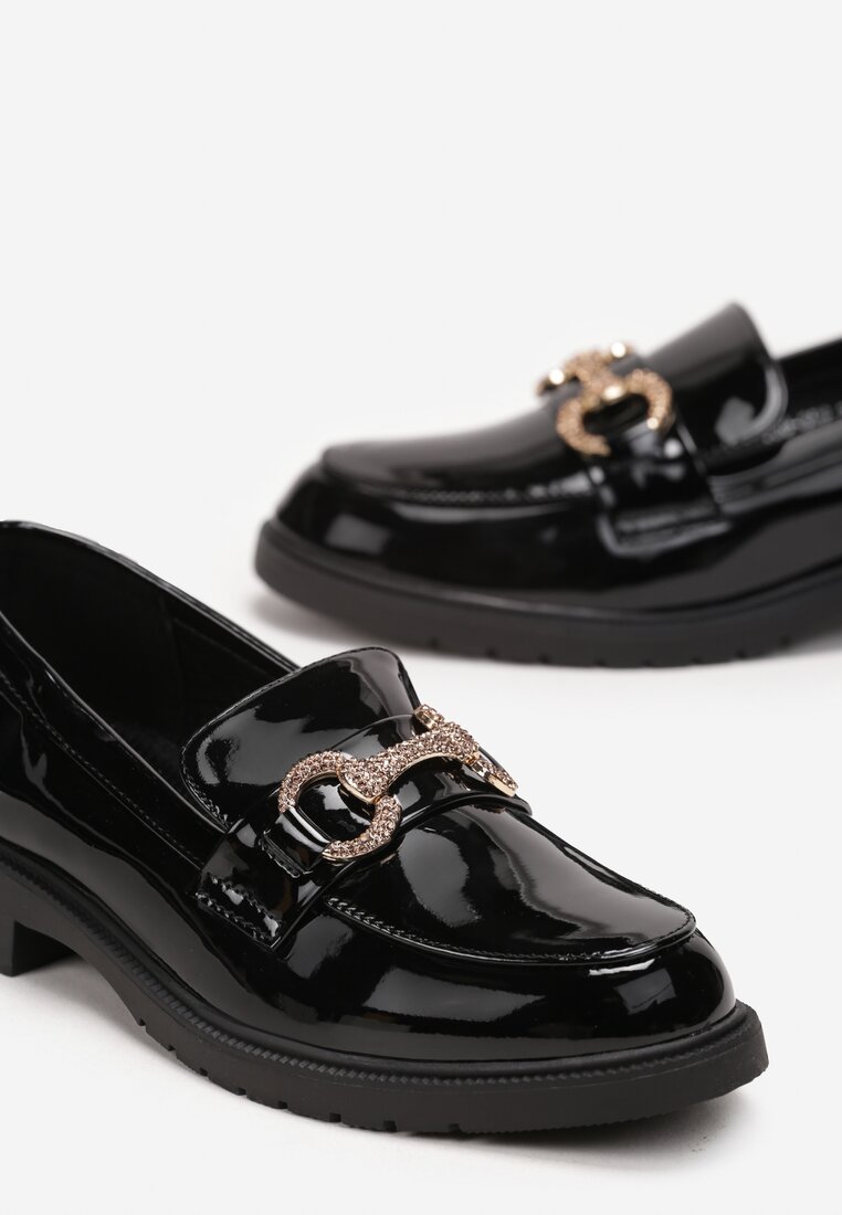 Czarne Lakierowane Mokasyny z Klamrą w Cyrkonie Kililah