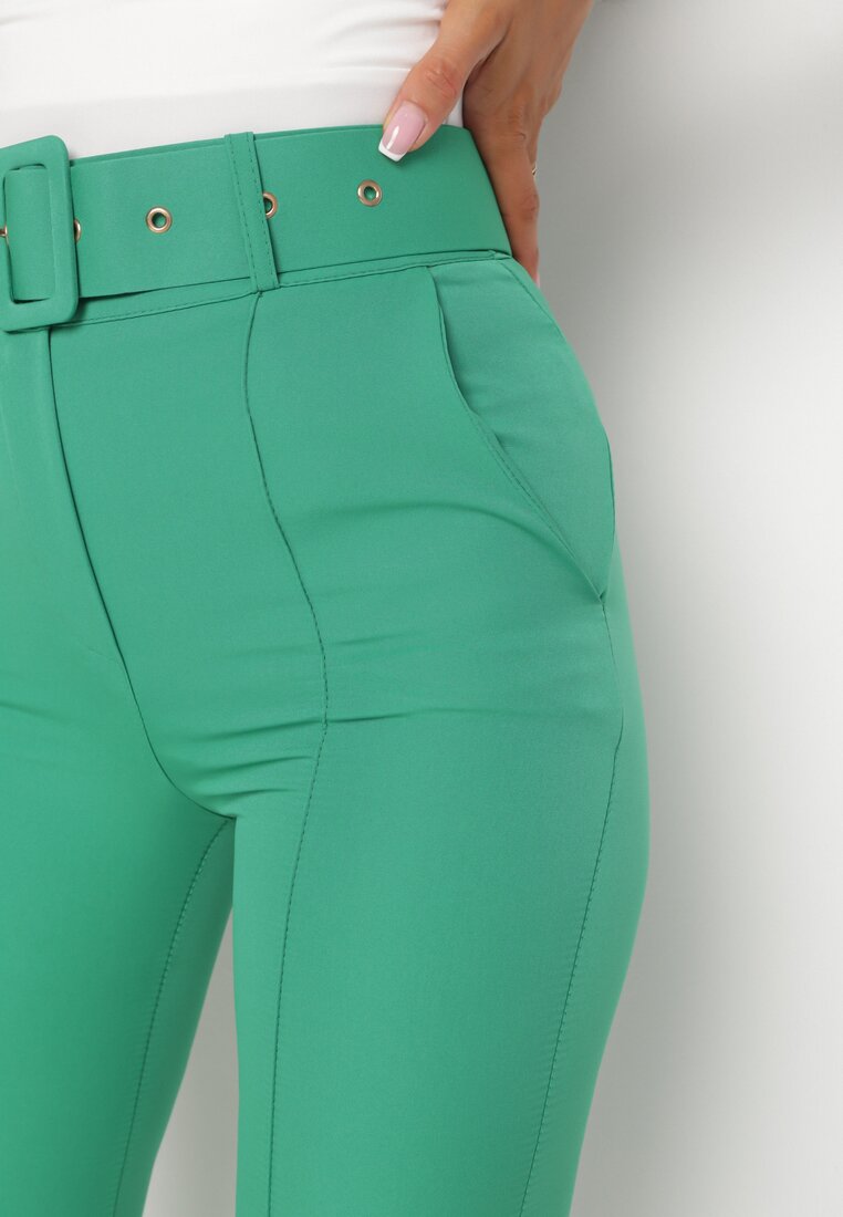 Zielone Garniturowe Dopasowane Spodnie z Materiałowym Paskiem z Klamrą Kerriy