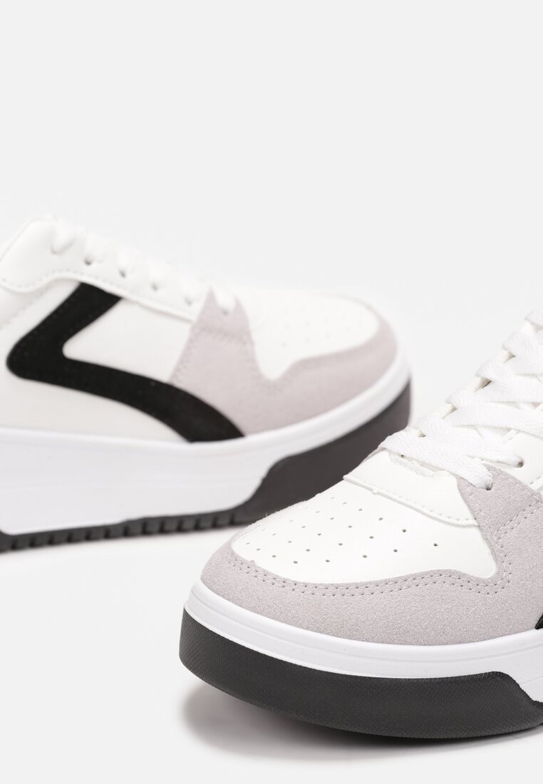 Białe Sznurowane Sneakersy na Grubej Podeszwie z Ozdobnymi Przeszyciami Alseana