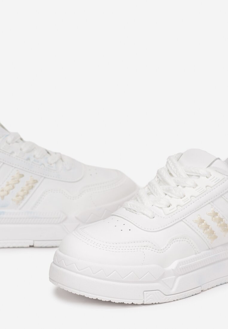 Białe Sznurowane Sneakersy na Płaskiej Grubej Podeszwie z Perforacją Pinnella