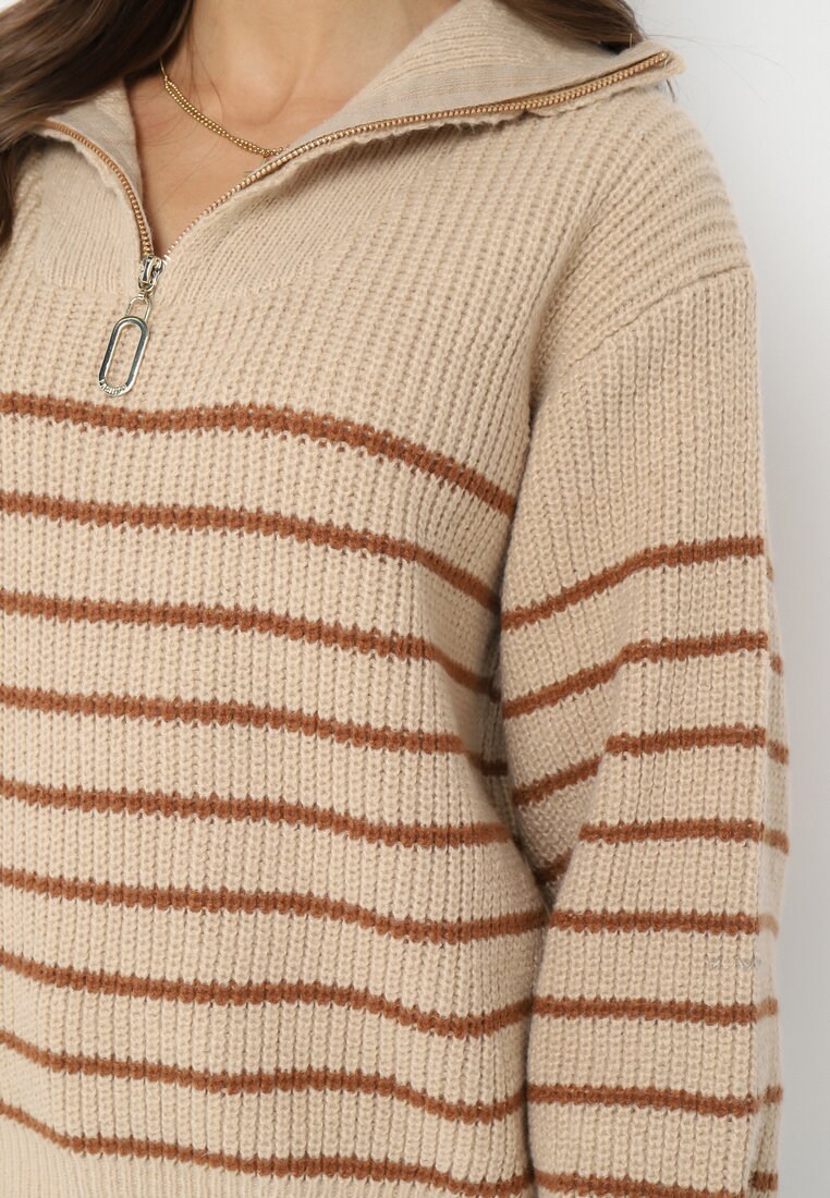 Beżowy Golf Sweter w Paski Zapinany na Suwak przy Dekolcie z Długim Rękawem Keos