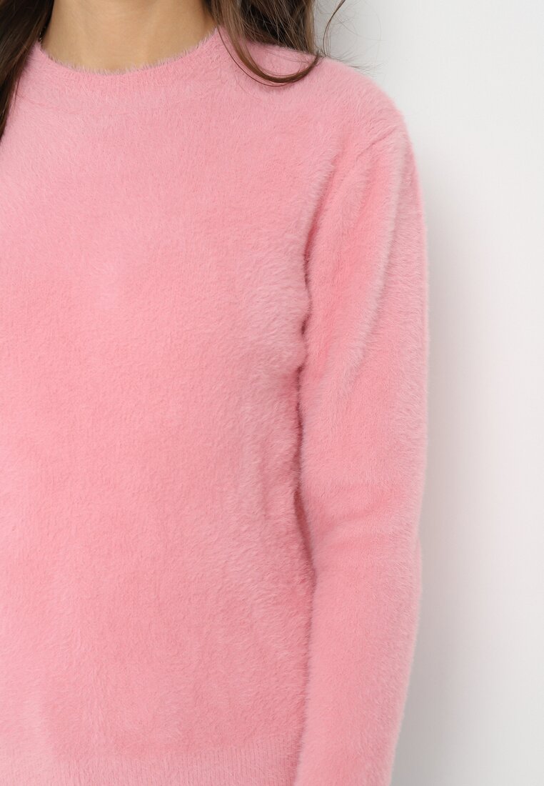 Różowy Puchaty Sweter Wełniany Helmintts