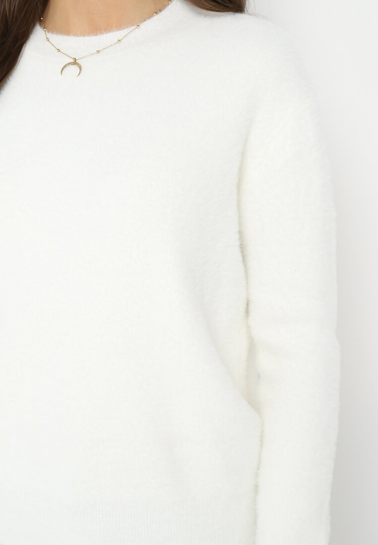 Biały Puchaty Sweter Wełniany Helmintts