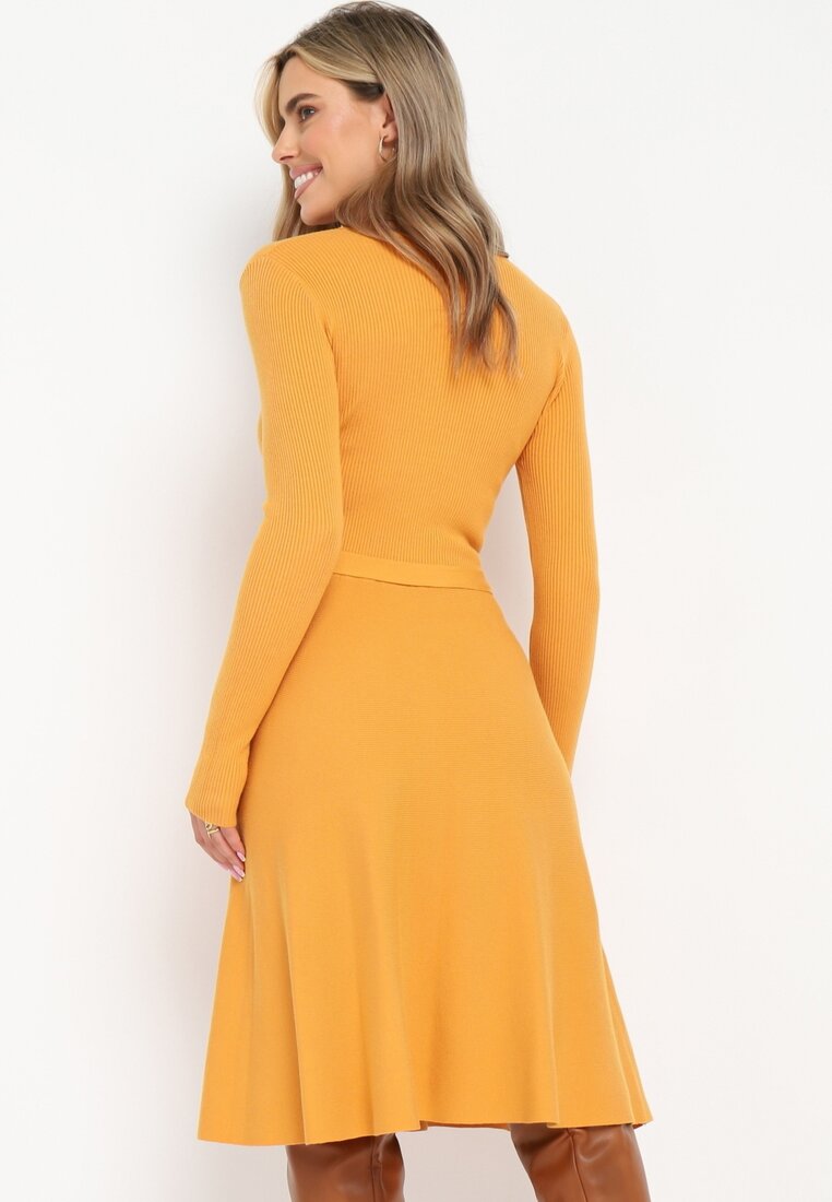 Żółta Sweterkowa Sukienka Rozkloszowana z Wiązanym Paskiem Florentame