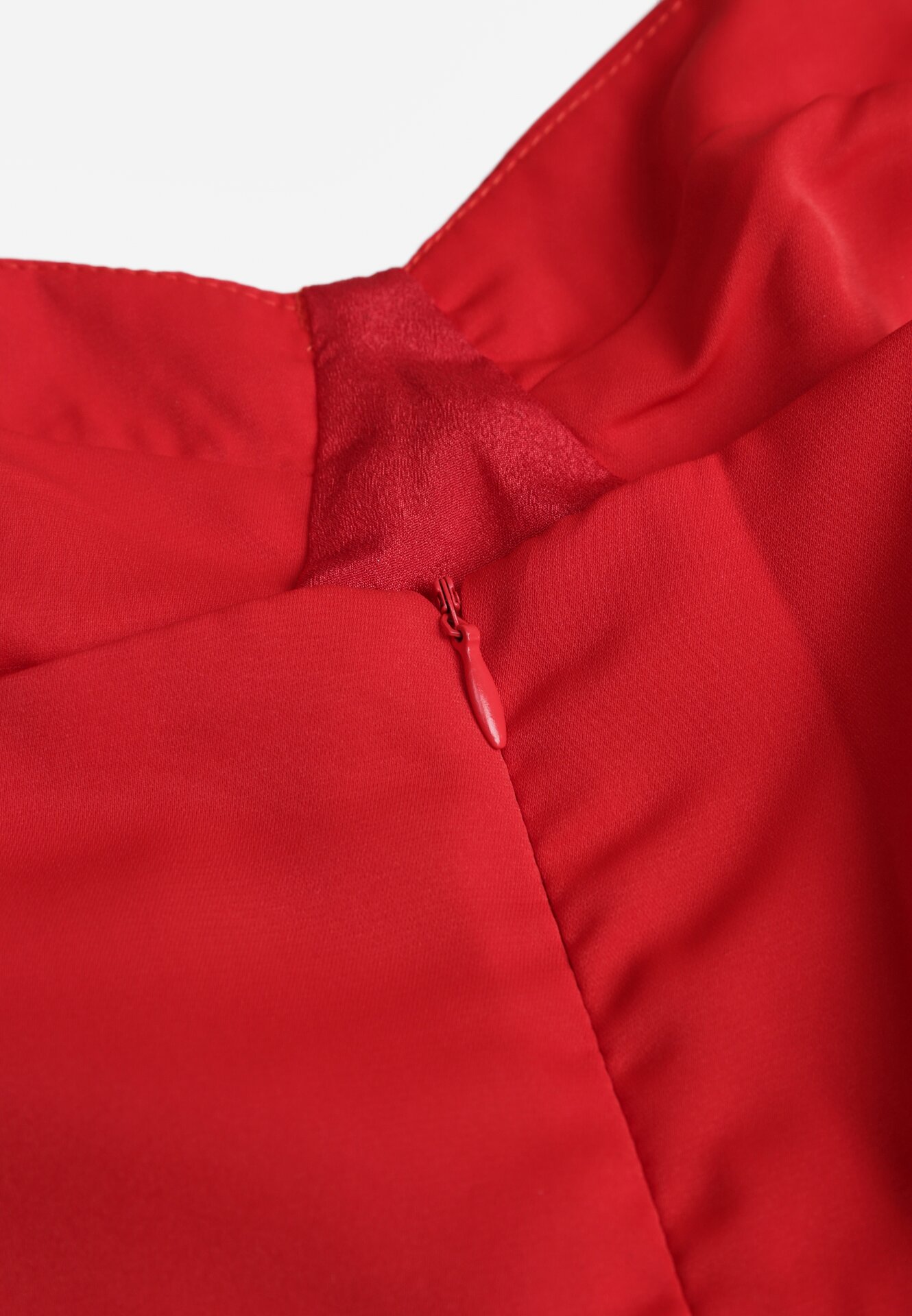 Czerwona Rozkloszowana Sukienka na Ramiączkach z Rozcięciem Sveame