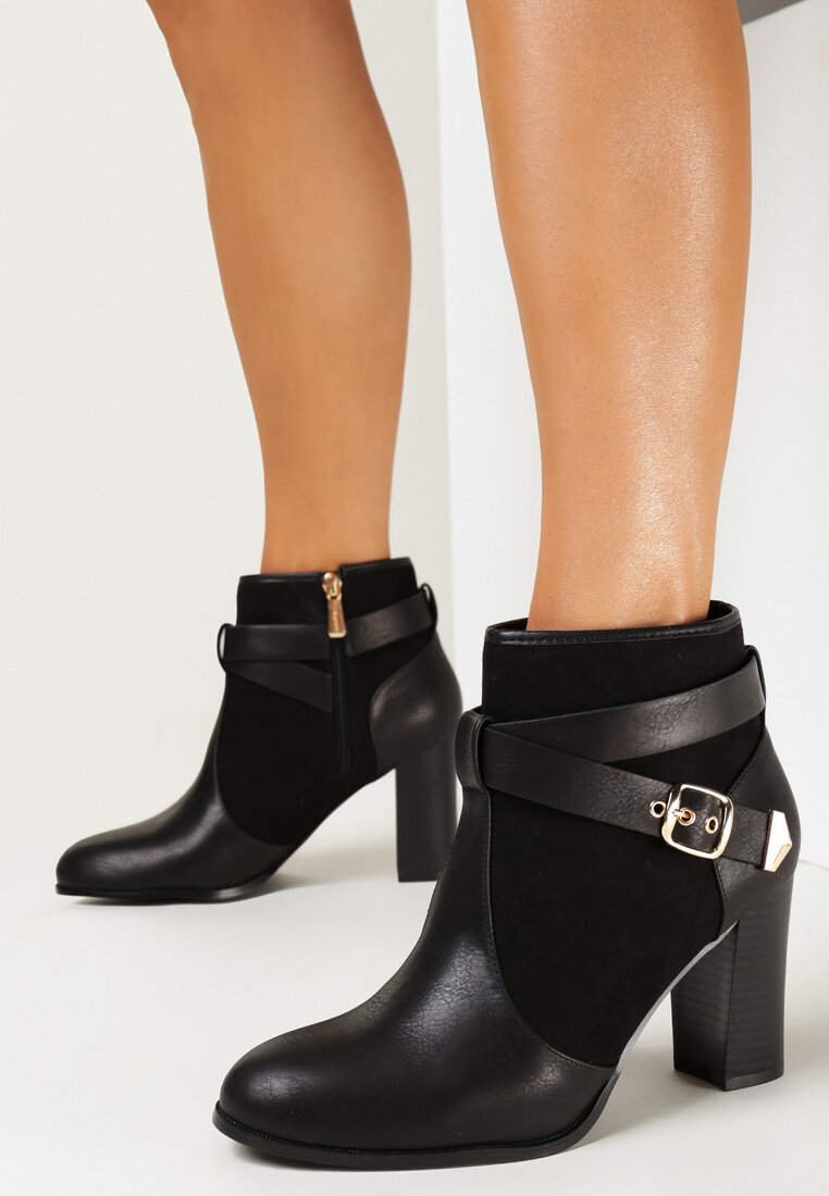 Czarne Botki na Słupku Ozdobione Paskiem i Klamerką Winare