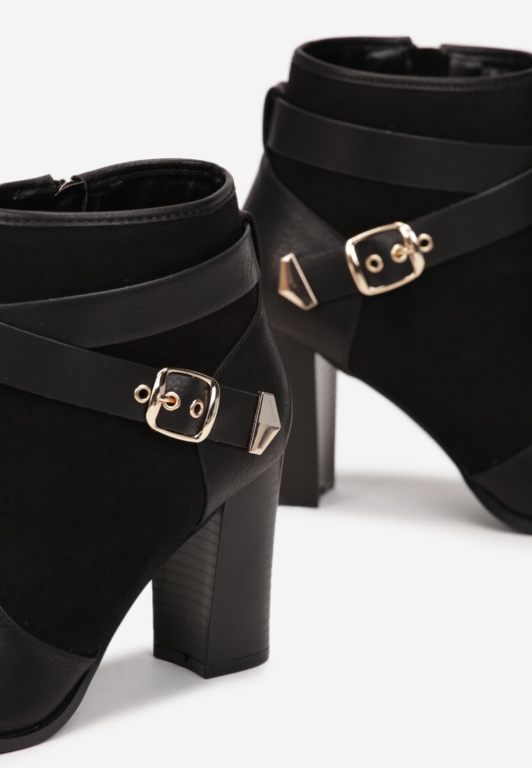 Czarne Botki na Słupku Ozdobione Paskiem i Klamerką Winare