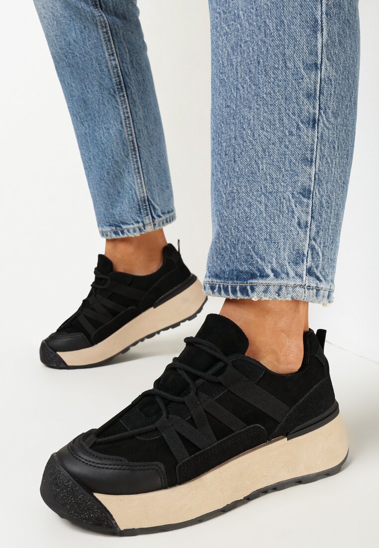 Czarne Sneakersy na Płaskiej Grubej Podeszwie z Imitacji Zamszu Ozdobione Wstawkami z Ekoskóry Mariatta