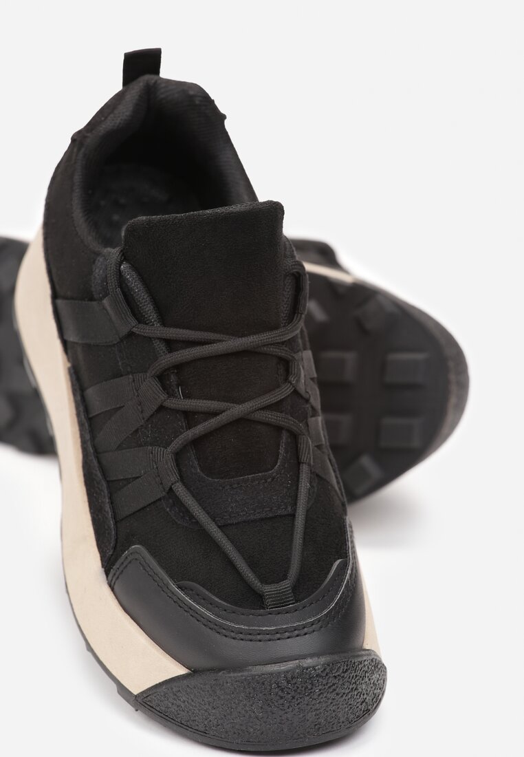 Czarne Sneakersy na Płaskiej Grubej Podeszwie z Imitacji Zamszu Ozdobione Wstawkami z Ekoskóry Mariatta