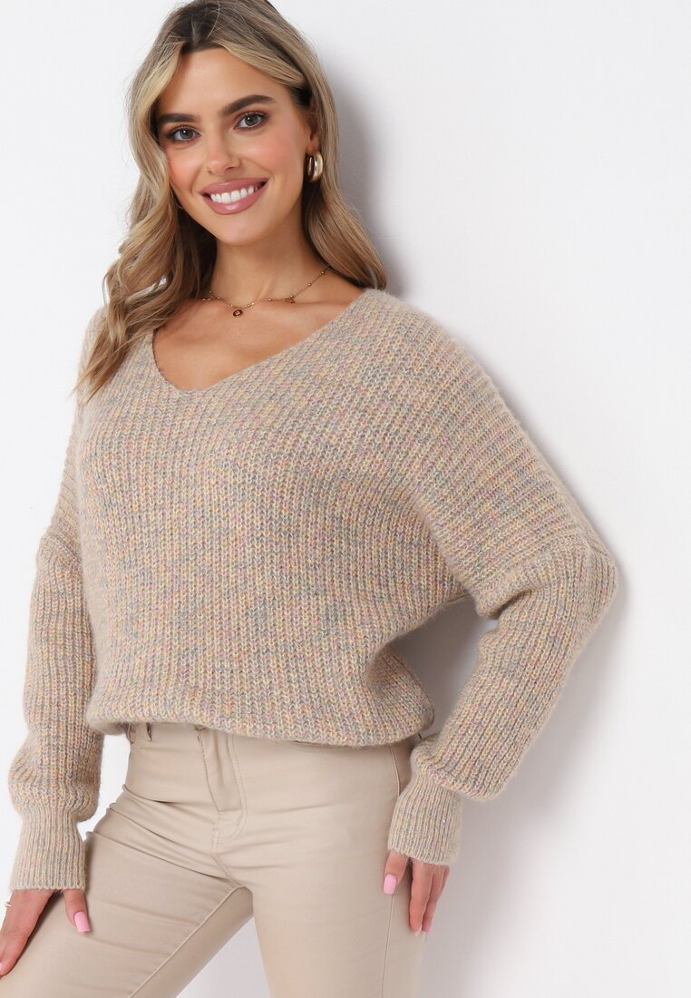 Beżowy Luźny Sweter z Trójkątnym Dekoltem i Ściągaczami Tamado