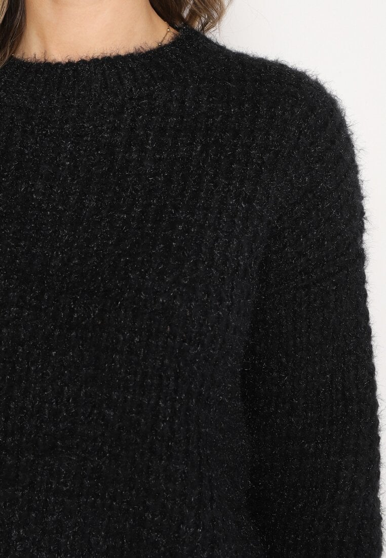 Czarny Dzianinowy Sweter z Warkoczykowym Splotem Akina