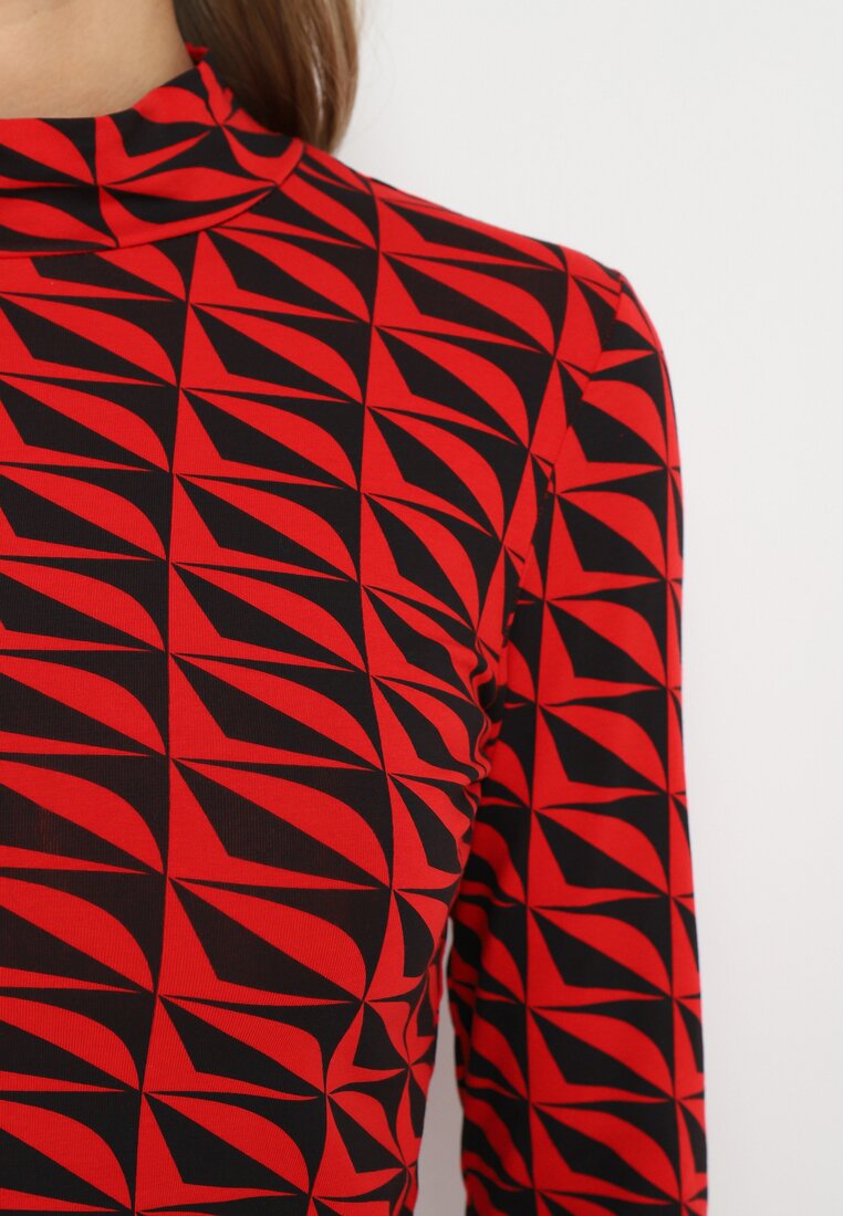 Czerwona Bawełniana Bluzka z Półgolfem w Geometryczny Wzór Hadinete
