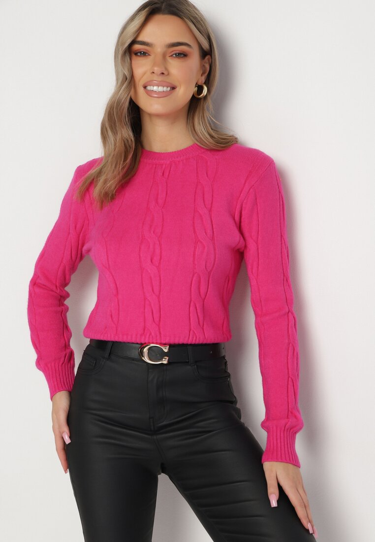 Fuksjowy Sweter z Miękkiej Dzianiny i Warkoczykowym Splotem Velen