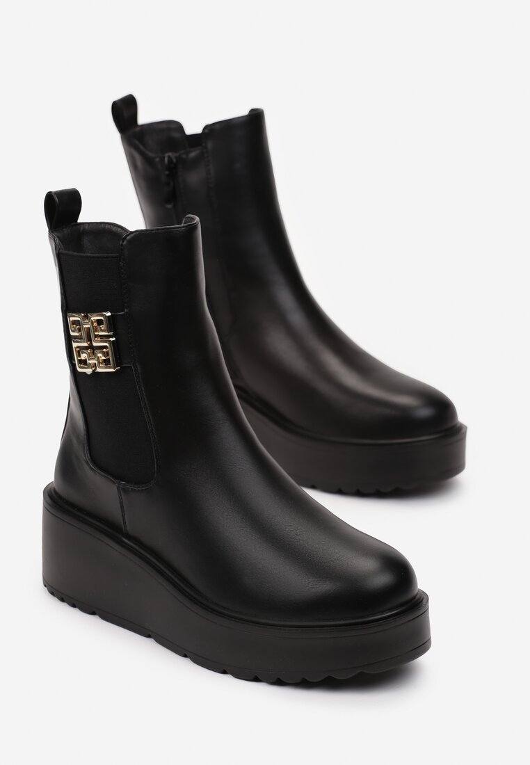 Czarne Botki na Koturnie z Metalową Ozdobą Bicesa