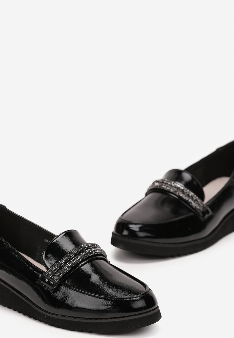 Czarne Lakierowane Mokasyny z Cyrkoniami i Skórzaną Wkładką Renatu