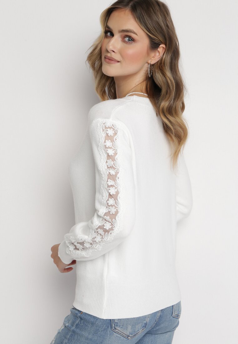Biały Sweter z Kaszmirem i Koronkowymi Wstawkami na Rękawach Remedio
