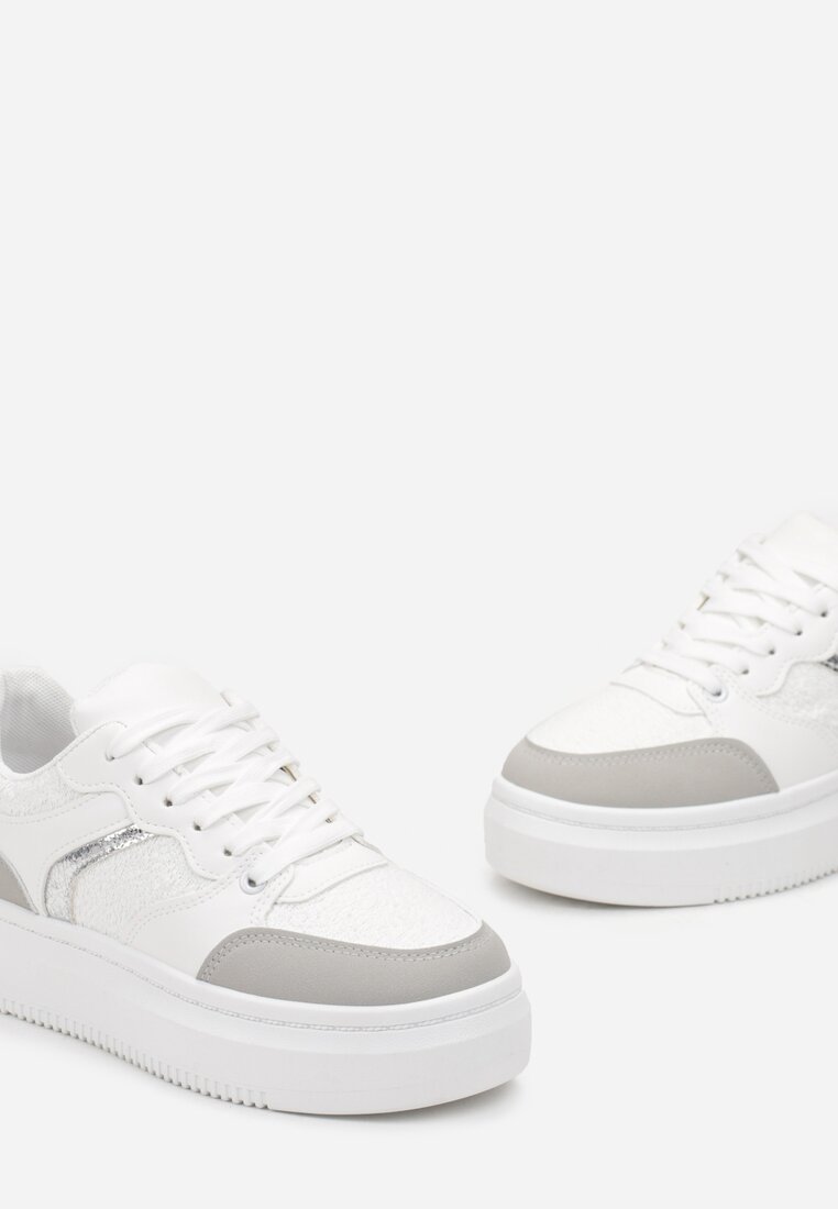 Białe Sznurowane Sneakersy na Płaskiej Grubej Podeszwie z Metalicznymi Wstawkami Neradel