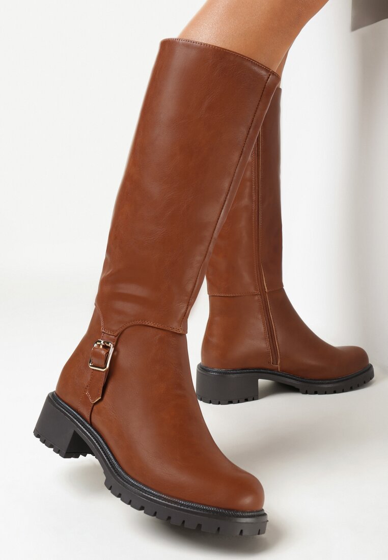 Brązowe Kozaki Oficerki z Ozdobną Małą Klamrą Ares