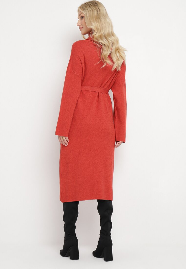 Czerwona Dzianinowa Sukienka z Szerokim Golfem i Materiałowym Paskiem Siriace