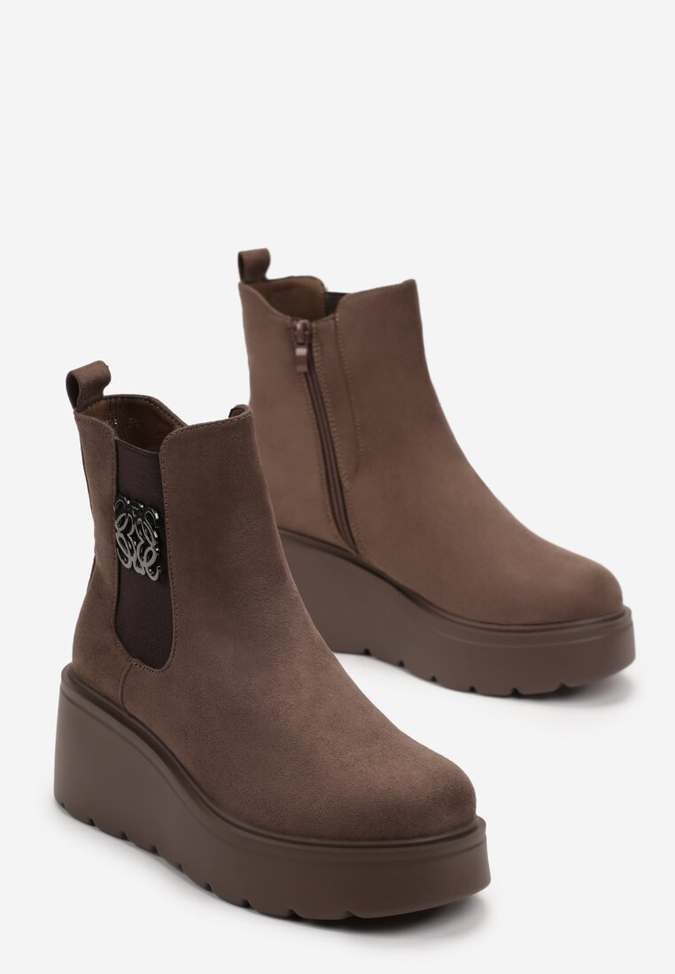 Ciemnobeżowe Botki z Imitacji Zamszu na Koturnie z Platformą Brelone
