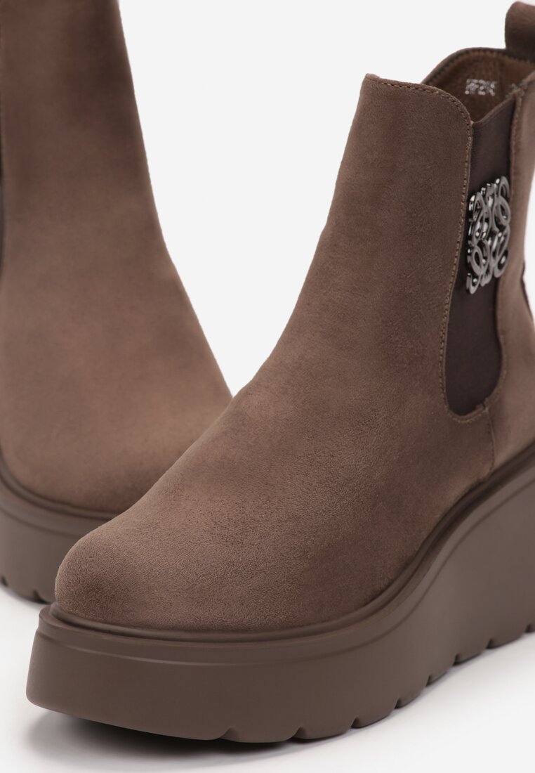 Ciemnobeżowe Botki z Imitacji Zamszu na Koturnie z Platformą Brelone