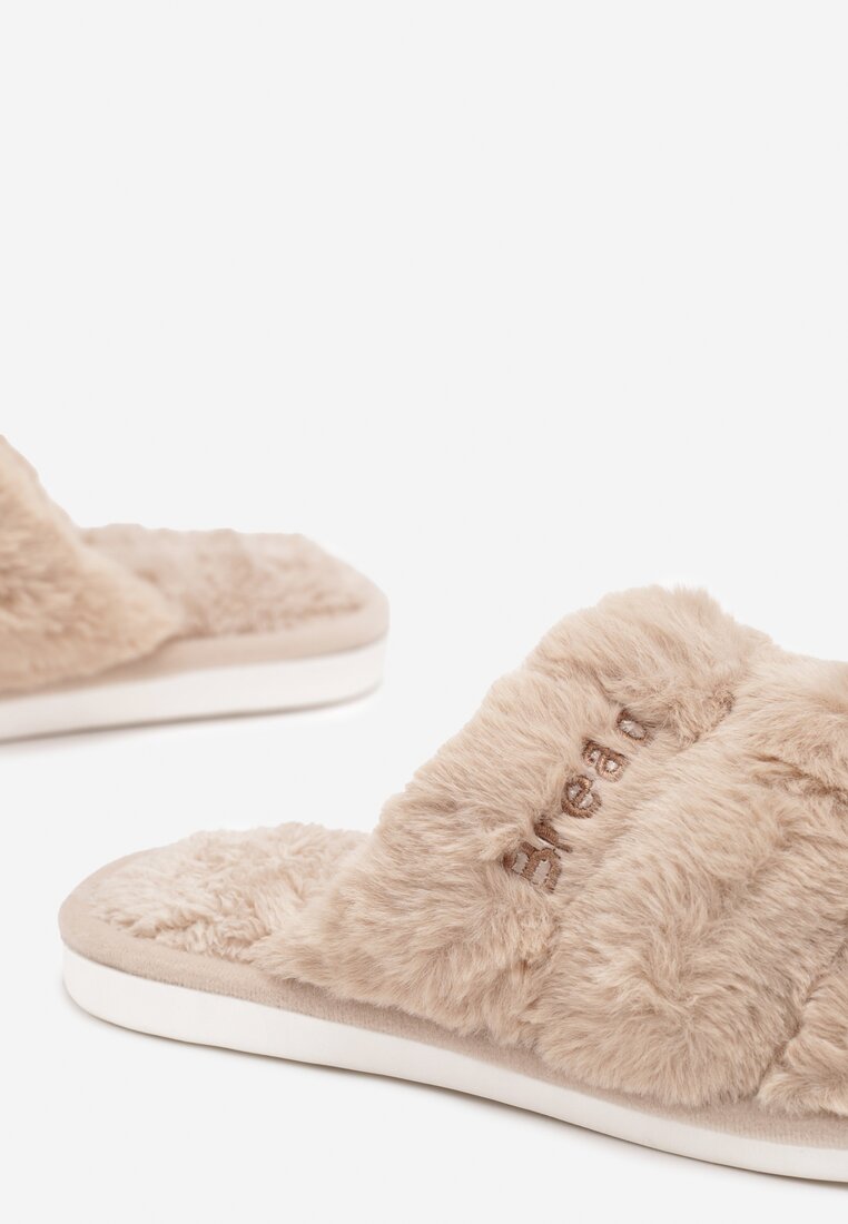 Ciemnobeżowe Kapcie z Ciepłego Futerka z Ozdobnym Haftem Iciakene