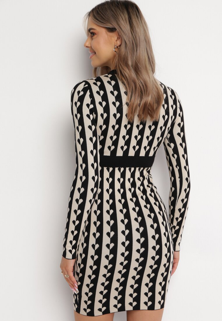 Beżowa Sweterkowa Sukienka Mini w Geometryczny Wzór Carlas